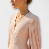 Rachel - Vestido midi rosa con cuello de pico y mangas de gasa