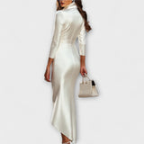 Rebecca - Elegante vestido midi de satén blanco con escote en V