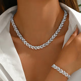 Collar y pulsera hechos a mano con forma de cola de pez.