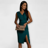 Desi - Vestido con cuello de pico y abertura