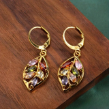 Pendientes vintage de metal chapado en oro con circonita cúbica de colores