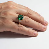 Anillo de oro con circonita verde