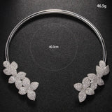 Elegante collar con flor de cristal