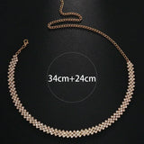 Elegante collar con pedrería
