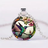 Lunéa™ | Collar con colgante de colibrí bajo cúpula de cristal