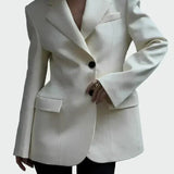 Nikol - Chaqueta con un Corte y Botones Impresionantes