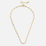 Magdalena – Fino collar dorado con eslabones delicados.
