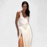 Maxivestido con falda drapeada y abertura lateral