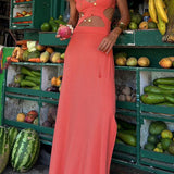 Bianca – Vestido con Diseño Audaz y Escote Profundo