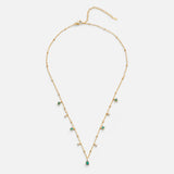 Marta - Collar dorado con colgante verde.