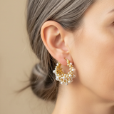 Karolina - Pendientes de aro de oro de estilo vintage con perlas.