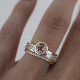 Conjunto de anillos de cristal dorado