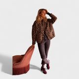 Rosa - Abrigo moderno de estampado de leopardo